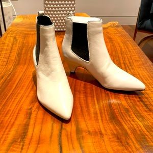Sam Edelman white 7.5 kitten heel bootie